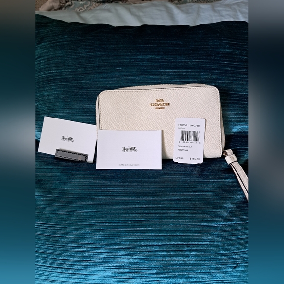 NWT Coach Gold Chalk Discontinued Leather Limited Edition Long Zip Around Wallet - Picture 13 of 13